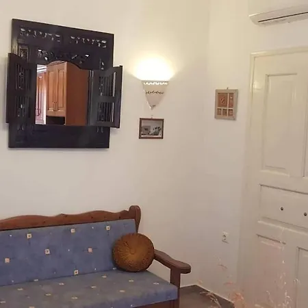 Lourantianika House *